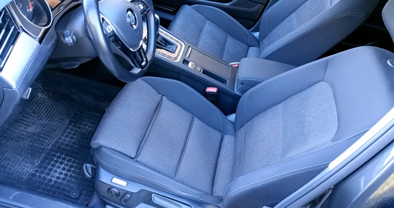 Volkswagen Passat cena 80900 przebieg: 129500, rok produkcji 2017 z Międzyrzecz małe 211